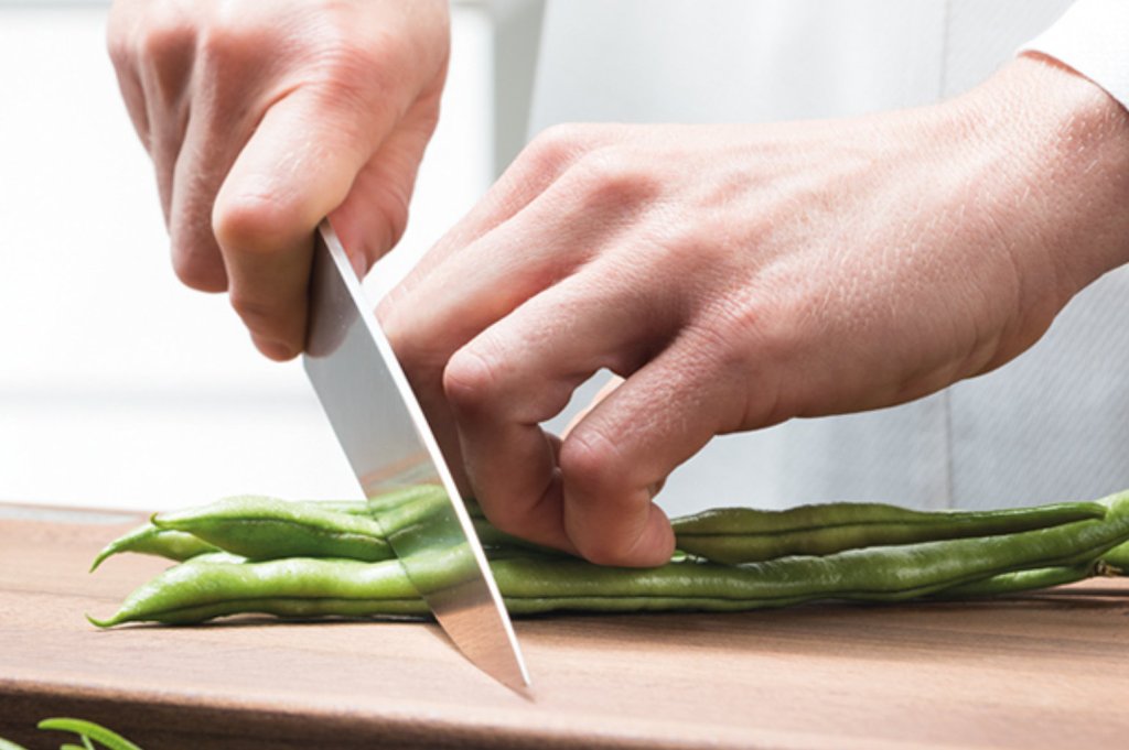 The claw chopping technique