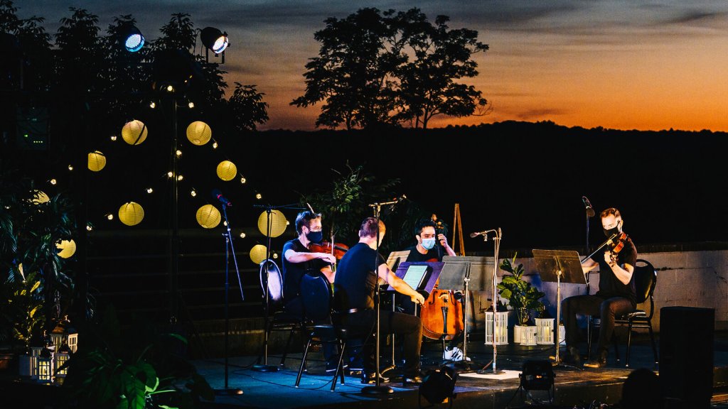 how can I include live music in my outdoor dinning area?