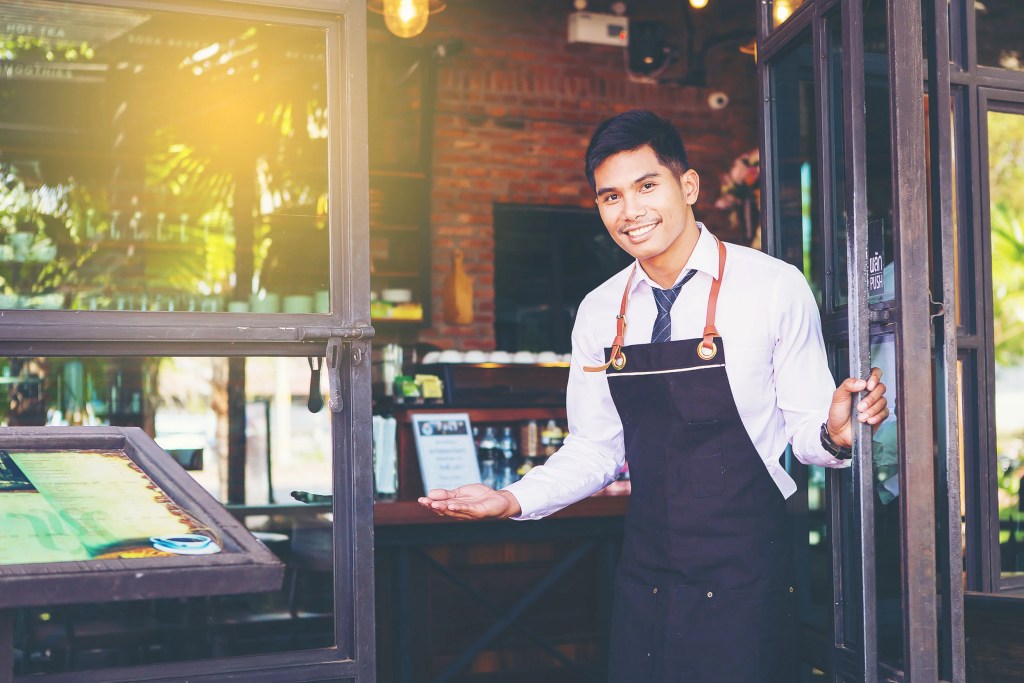 smiling server is a good element of good restaurant customer service